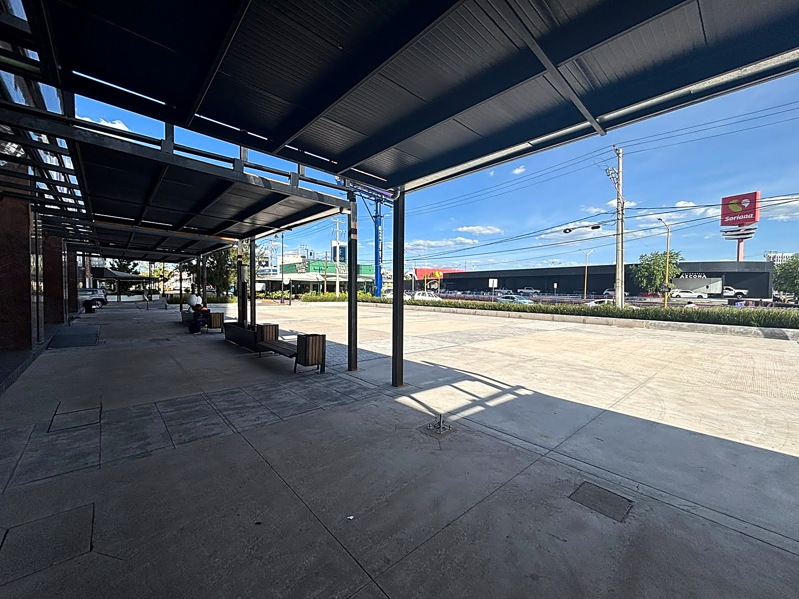 Local Comercial en Torreplaza bosques — foto 2