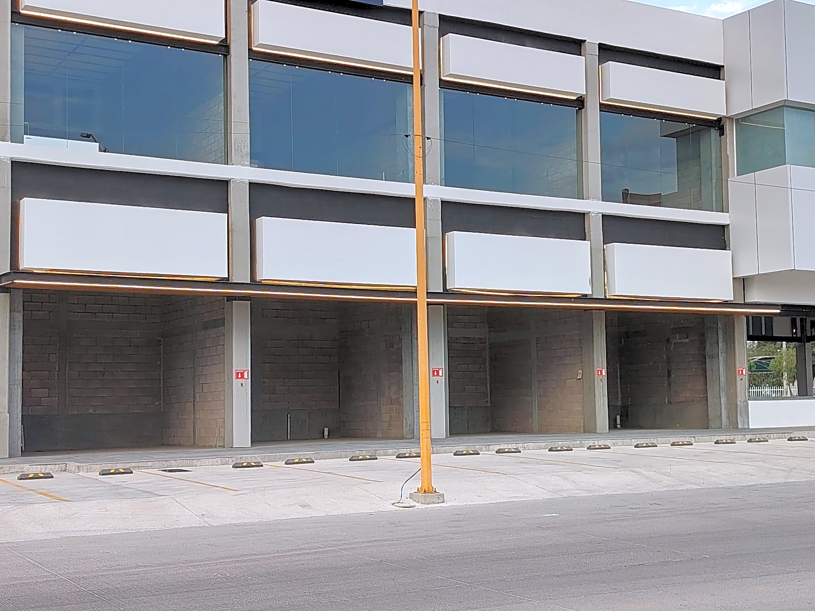 Local Comercial en Pza comercial punto San Angelo — foto 1